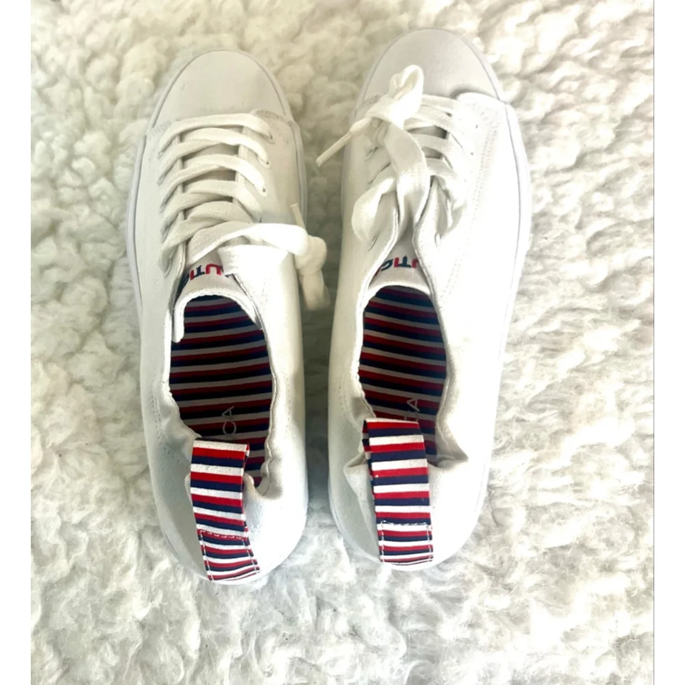Nautica women's white casual sneakers with a striped heel counter size 10